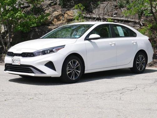 Snow White Pearl 2024 Kia Forte LXS