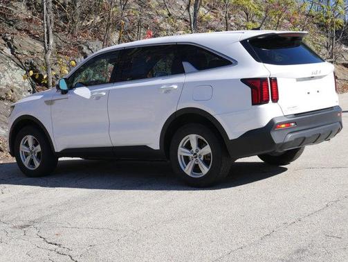 2023 Kia Sorento LX