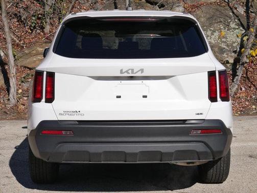 2023 Kia Sorento LX