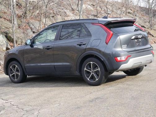 2024 Kia Niro LX