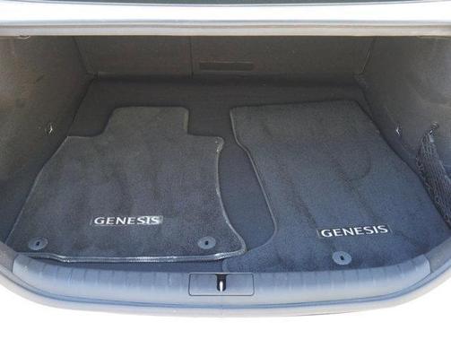 Uyuni White 2022 Genesis G70 3.3T AWD