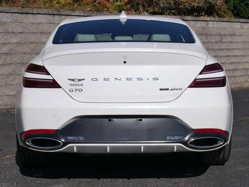 Uyuni White 2022 Genesis G70 3.3T AWD