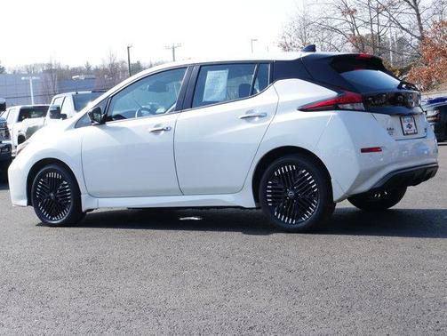 Super Black/Pearl White 2024 Nissan Leaf SV PLUS
