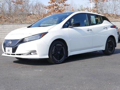 Super Black/Pearl White 2024 Nissan Leaf SV PLUS