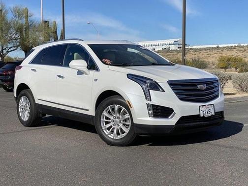 Photo 2 of 10 of 2017 Cadillac XT5 Base