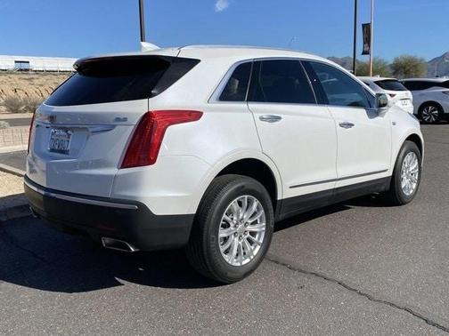 Photo 3 of 10 of 2017 Cadillac XT5 Base