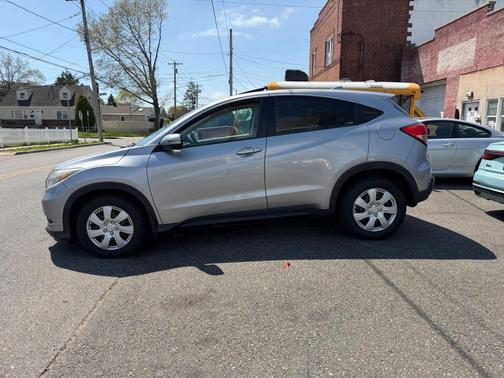 Modern Steel Metallic 2017 Honda HR-V EX