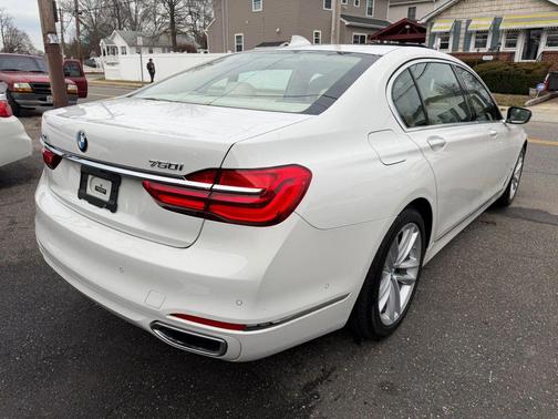 2018 BMW 750 i xDrive