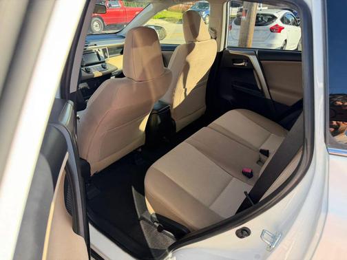 Super White 2015 Toyota RAV4 XLE