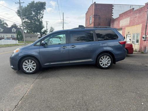 Blue 2015 Toyota Sienna XLE