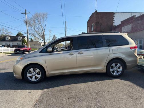 Sandy Beach Metallic 2011 Toyota Sienna LE