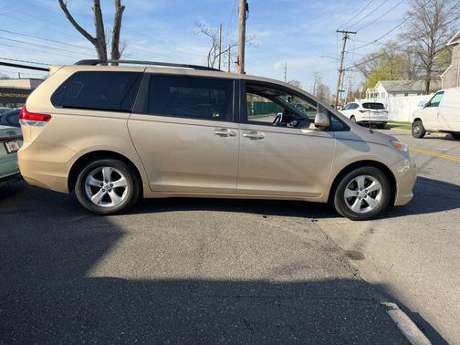 Sandy Beach Metallic 2011 Toyota Sienna LE
