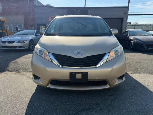 Sandy Beach Metallic 2011 Toyota Sienna LE