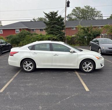 Pearl White 2014 Nissan Altima 2.5 SV