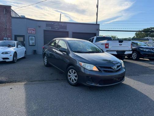 Magnetic Gray Metallic 2011 Toyota Corolla LE