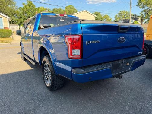 Blue 2016 Ford F-150 XLT