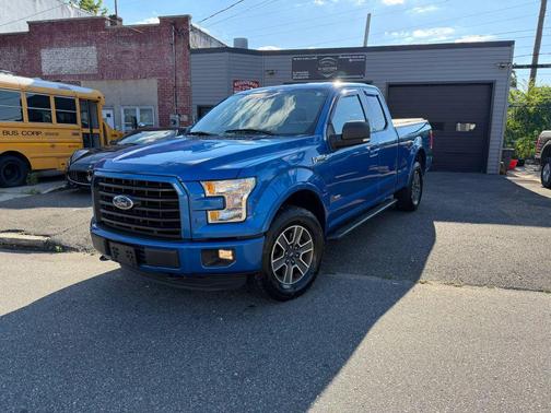 Blue 2016 Ford F-150 XLT