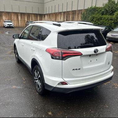 Super White 2016 Toyota RAV4 LE