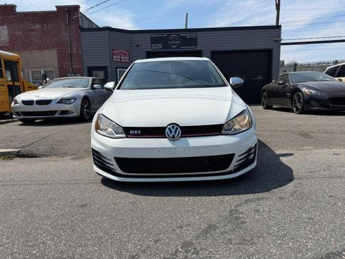 2015 Volkswagen Golf GTI 2.0T S 4-Door