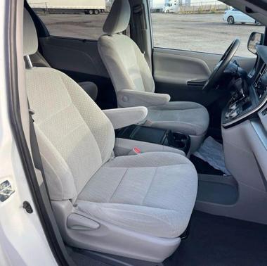 Super White 2020 Toyota Sienna LE
