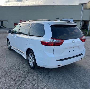 Super White 2020 Toyota Sienna LE