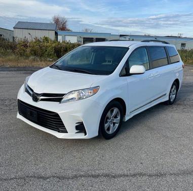 Super White 2020 Toyota Sienna LE