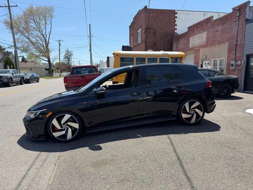 Deep Black Pearl 2022 Volkswagen Golf GTI 1.4T TSI