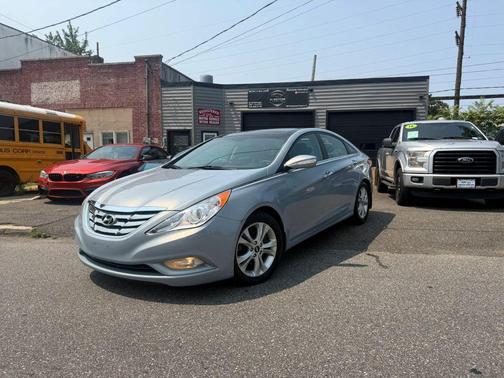 Radiant Silver Metallic 2013 Hyundai SONATA Limited