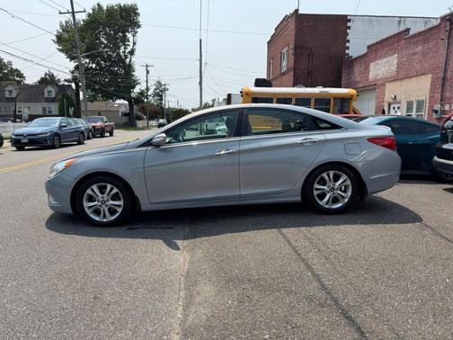 Radiant Silver Metallic 2013 Hyundai SONATA Limited