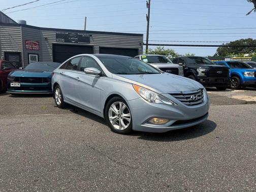Radiant Silver Metallic 2013 Hyundai SONATA Limited