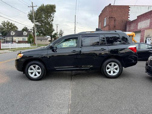 Black 2010 Toyota Highlander SE