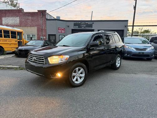 Black 2010 Toyota Highlander SE