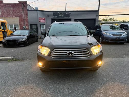 Black 2010 Toyota Highlander SE