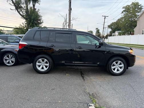 Black 2010 Toyota Highlander SE