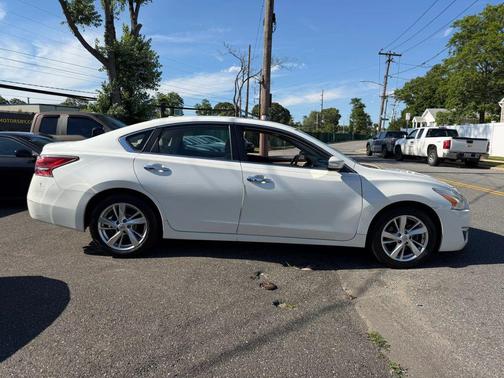 Pearl White 2015 Nissan Altima 2.5 SL