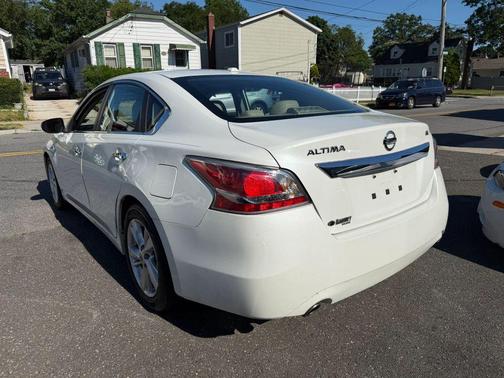 Pearl White 2015 Nissan Altima 2.5 SL