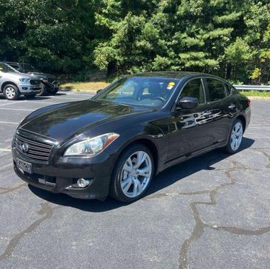 Black 2014 INFINITI Q70 3.7X