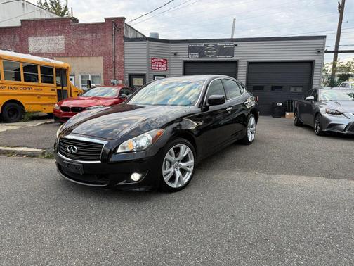 Black 2014 INFINITI Q70 3.7X