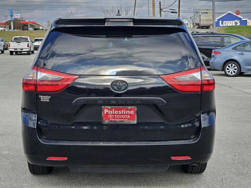 2020 Toyota Sienna SE