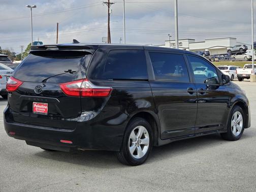2020 Toyota Sienna SE