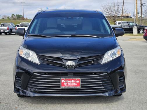 2020 Toyota Sienna SE