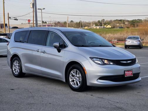 2023 Chrysler Voyager LX