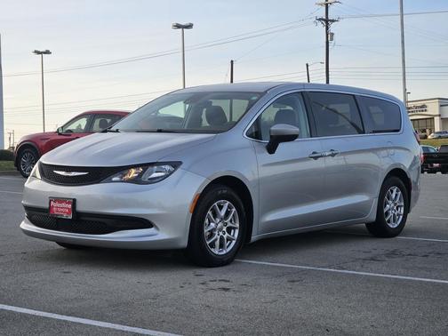 2023 Chrysler Voyager LX