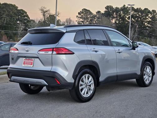 2024 Toyota Corolla Cross LE