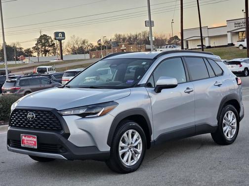 2024 Toyota Corolla Cross LE