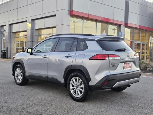 2024 Toyota Corolla Cross LE