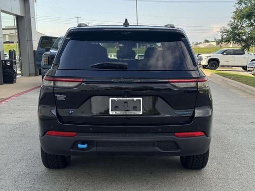Diamond Black Crystal Pearlcoat 2022 Jeep Grand Cherokee 4xe Trailhawk