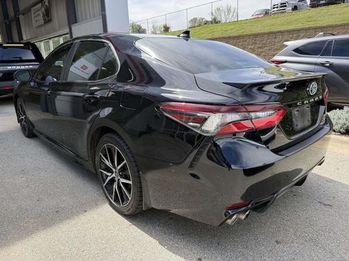 2024 Toyota Camry Hybrid SE