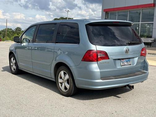 2010 Volkswagen Routan SE