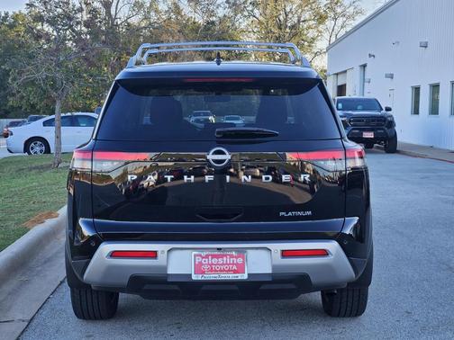 2024 Nissan Pathfinder Platinum FWD